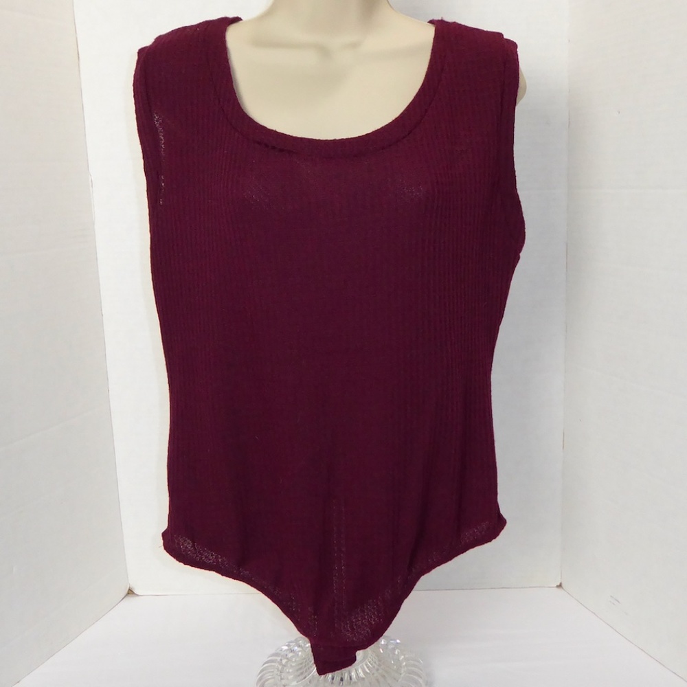 SLEEVELESS BODYSUIT BURGUNDY WINE TOP WIDE STRAP SCOOP NECK SNAP NYTT SIZE M